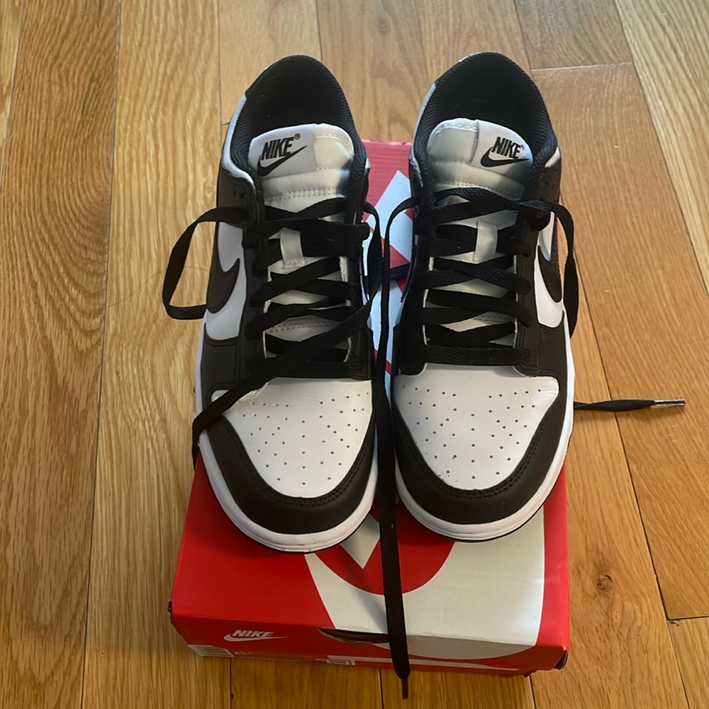Nike Black and White Women's Sneakers